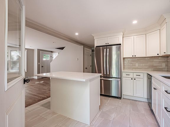 4th image of 219 Broadturn Road