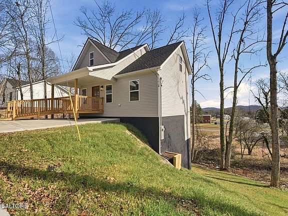 3rd image of 136 California Ave