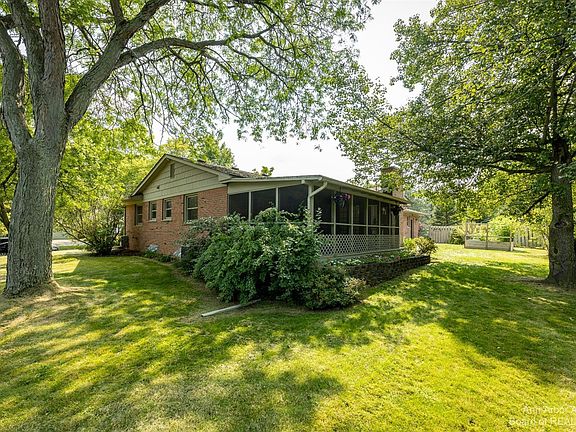 4th image of 3515 Larchmont Dr