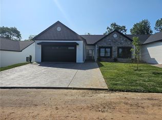 810 10th St, Youngwood, PA