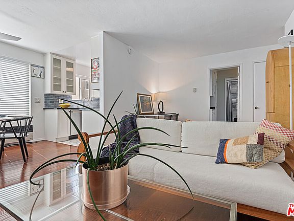 2nd image of 964 Larrabee St APT 102