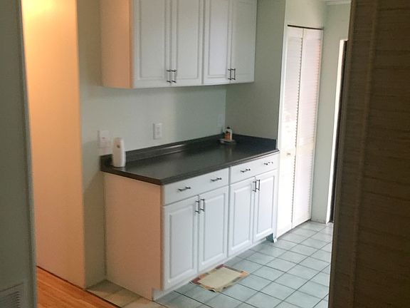 3rd image of 39 S Meadow Dr