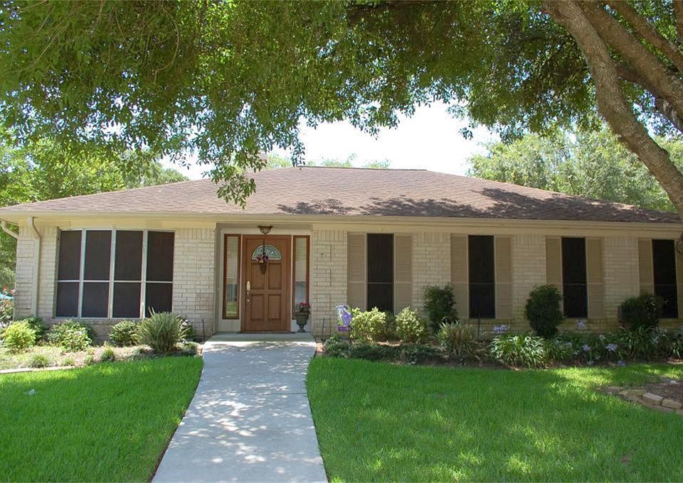Front view of home