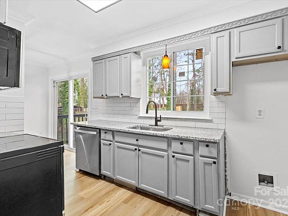 5th image of 4723 McAlpine Ln