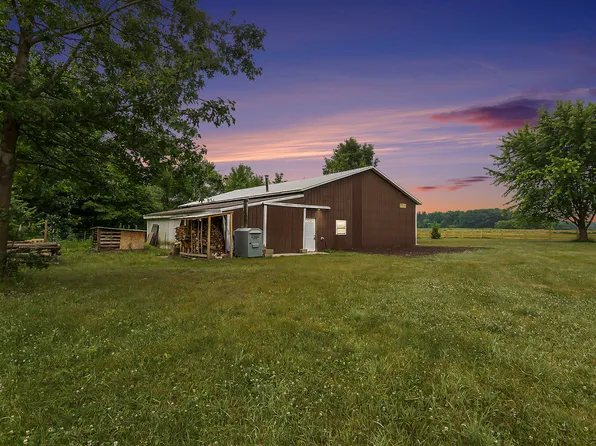 437 E 132nd St, Grant, MI 49327