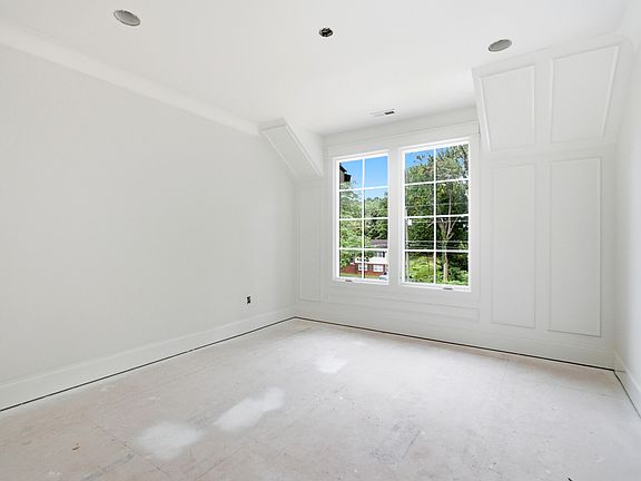 4th image of 3438 Leonard St