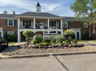 5721 Spotswood Dr, Lyndhurst, OH 44124