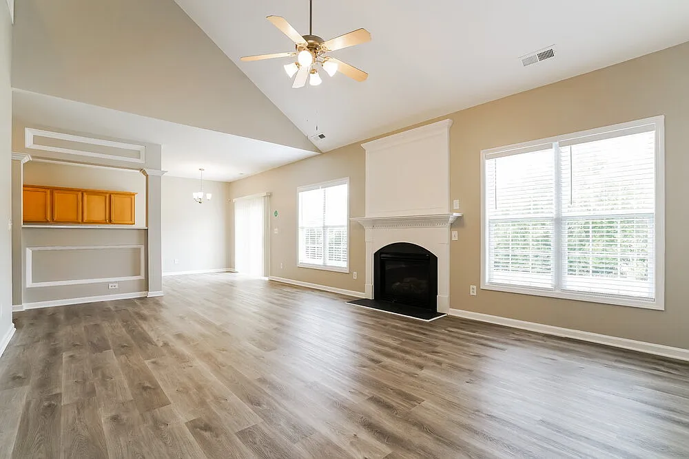 3 bed, 2.5 bath, 1969 sqft, $2,025 — Photo 4