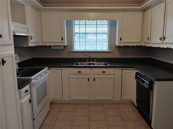 4th image of 170 Oakwood Dr