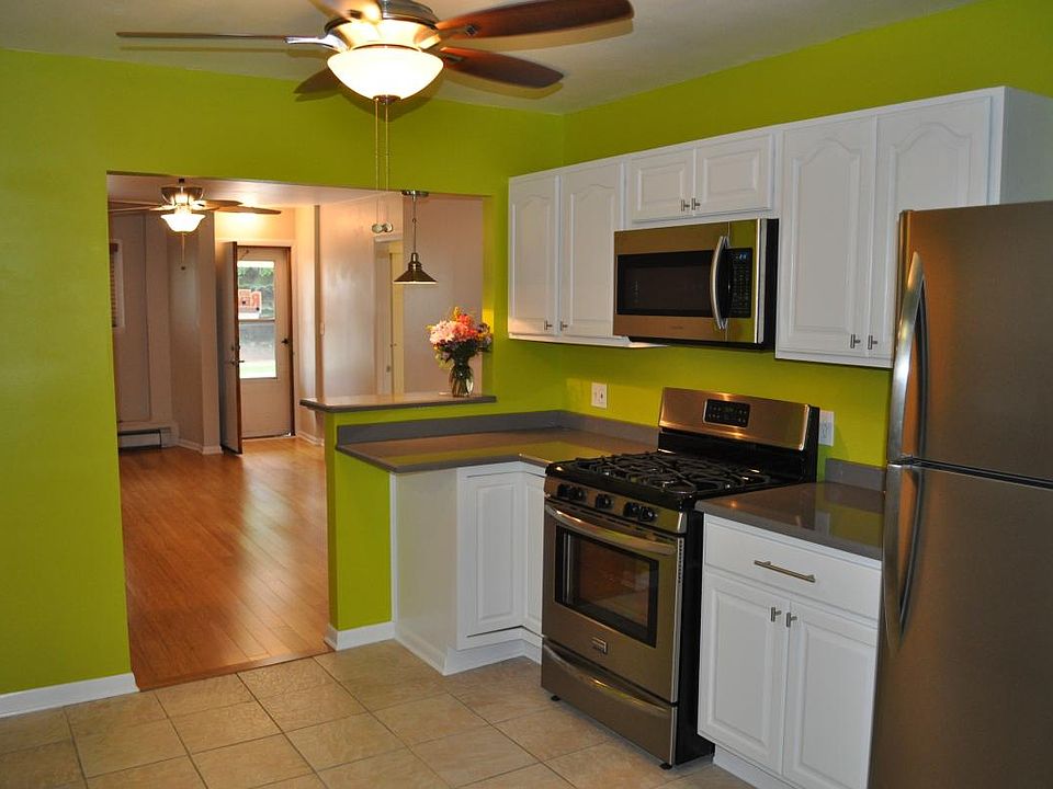 Full kitchen with gas stove