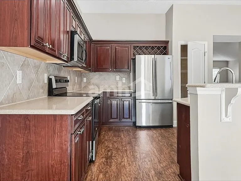 2320 Brian Lakes Dr E — Photo 3