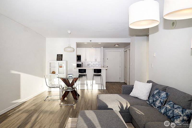 5th image of 121 Vine Street #1702