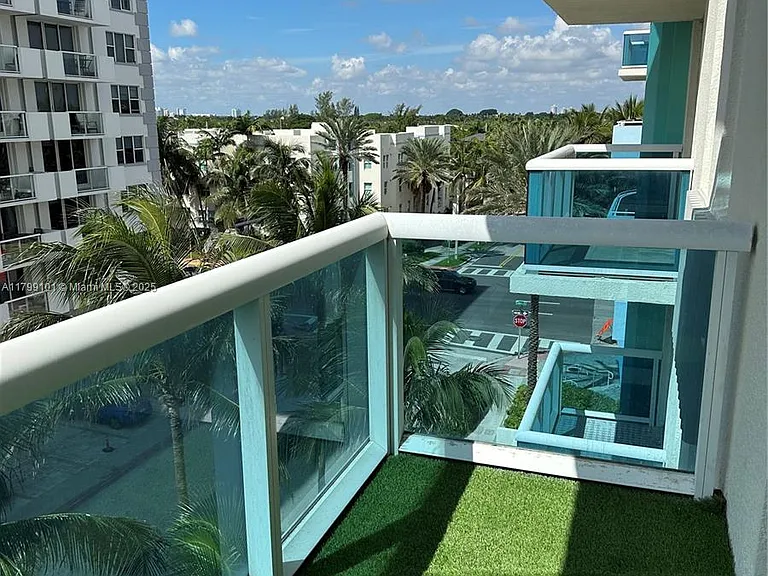 9201 Collins Ave #524 — Photo 3