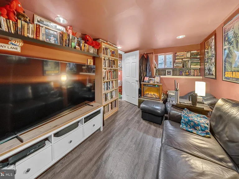 4409 Polk St NE — Photo 14