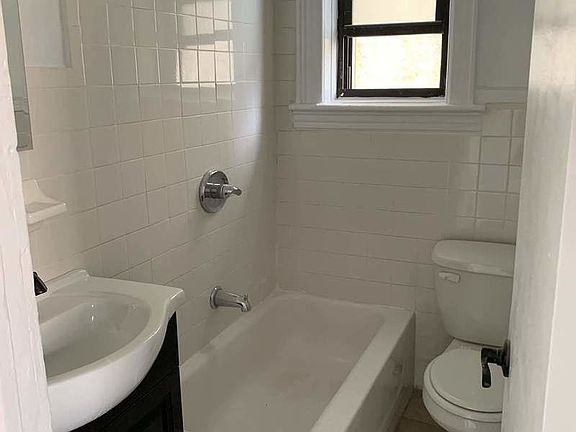 4th image of 2538 43rd St APT B2