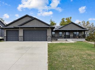 1698 Foxborough Dr, Marion, IA 52302