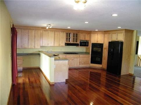 5th image of 3138 Marguerite Blvd