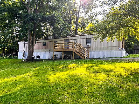 2nd image of 1050 Ellis Dr SE