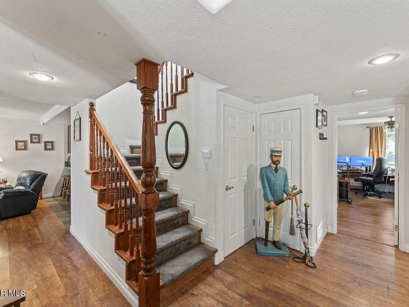 4th image of 2461 Pinewood Pl