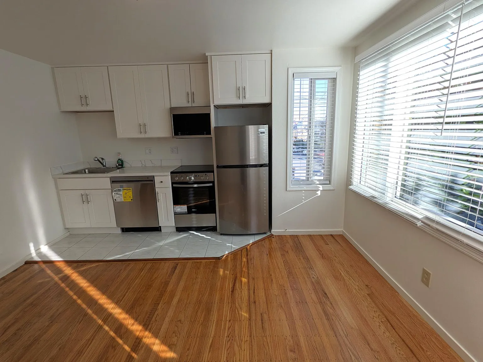 1 bed, 600 sqft, $3,700 — Photo 3