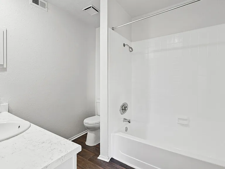 The Summit Apartments — Photo 32