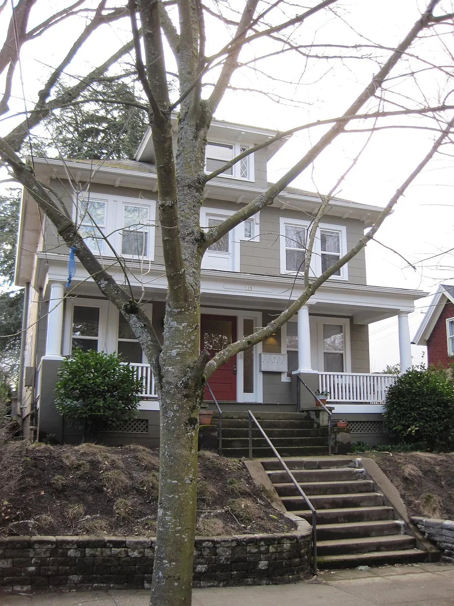 The flat for rent is the second floor unit on the right. - 115 SE 30th Ave #3