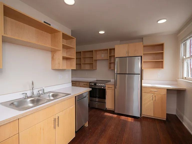 1740 Brewster Ave — Photo 18