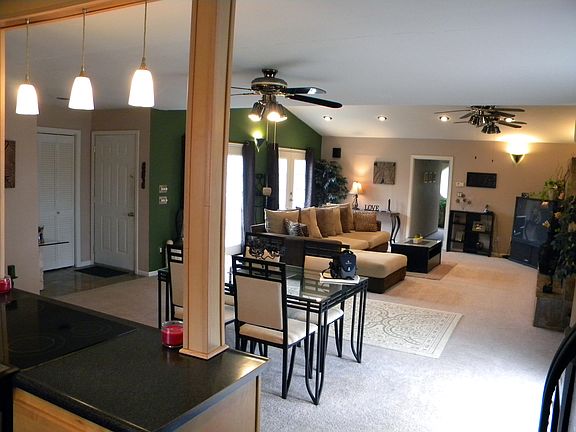 4th image of 1215 Arthur Dr