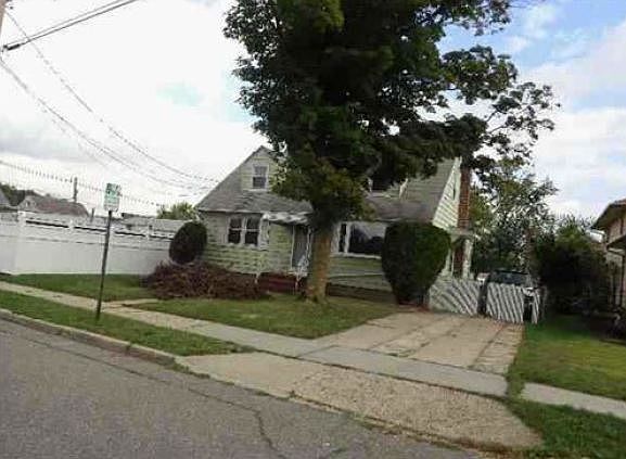 2nd image of 46 Manhattan Ave