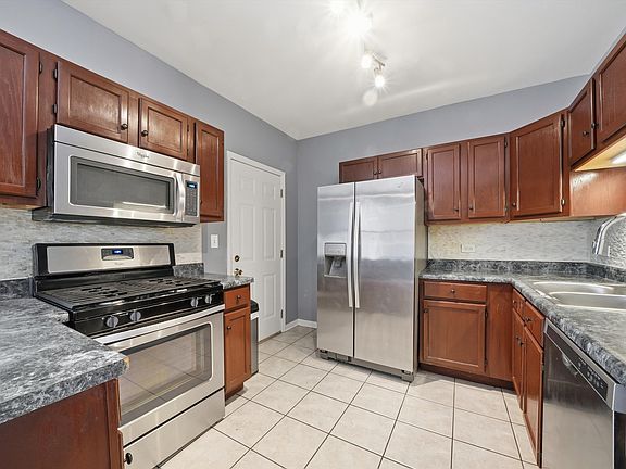 3rd image of 2504 W Balmoral Ave APT 1D