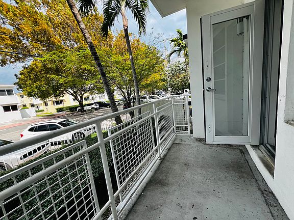 3rd image of 950 Bay Dr #904