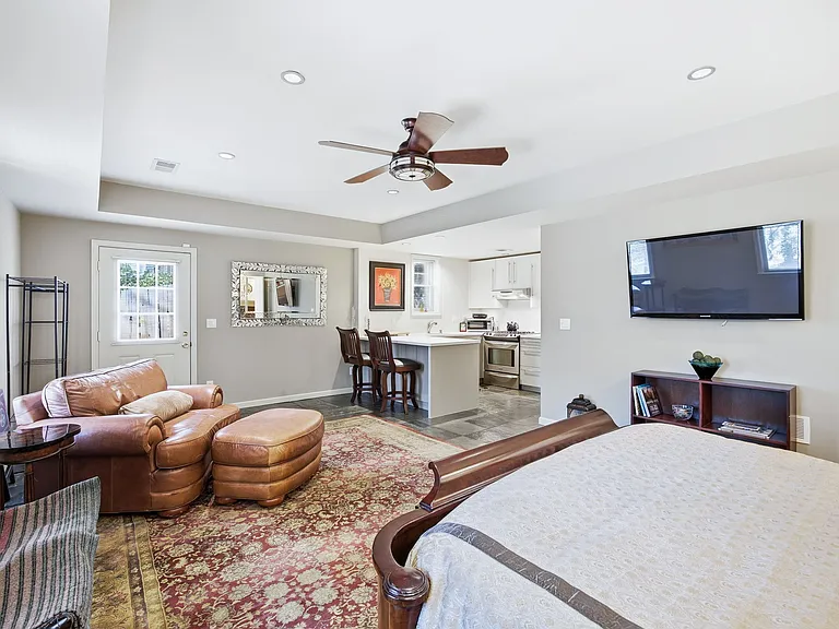 515 Taunton Way #BASEMENT — Photo 4