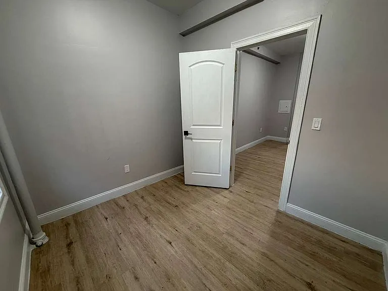 235 56th St #1B — Photo 3