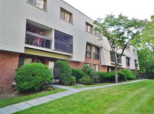 1 Valley Rd APT 104, Stamford, CT 06902