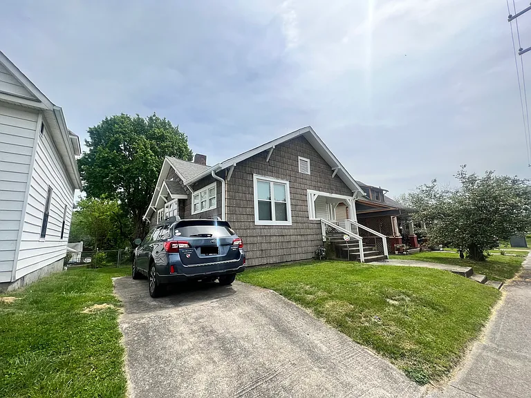 2418 Washington Ave — Photo 3
