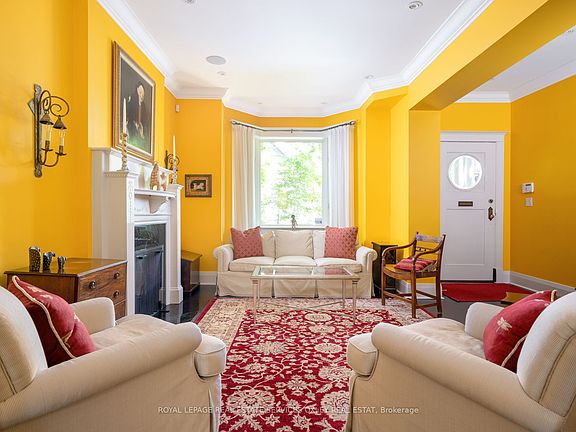 4th image of 107 Roxborough St W