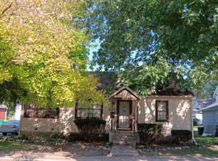 220 S Walnut St, Sycamore, IL 60178