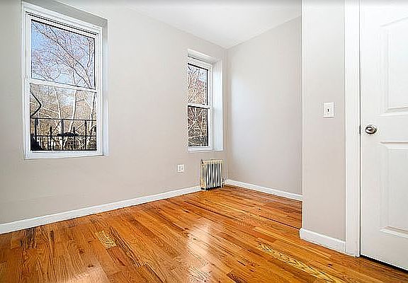 4th image of 264 E 2nd St APT 10