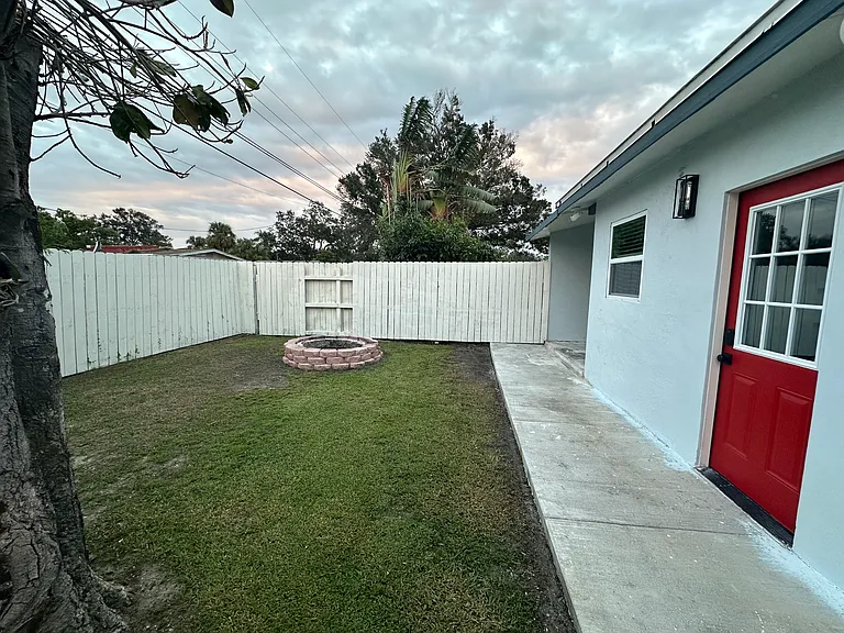 2210 S Euclid Cir #B — Photo 5