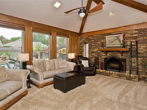 4th image of 803 Autumn Lake Dr