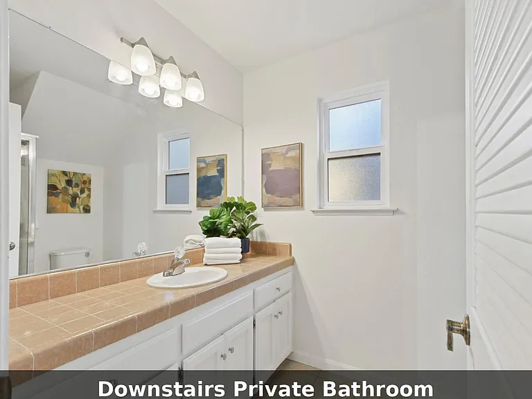 325 E 8th St #5 — Photo 21