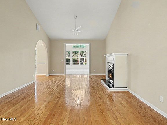 3rd image of 868 Sandpiper Bay Drive SW
