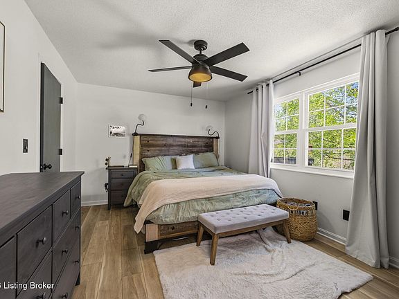 3rd image of 2027 Oak Meadow Dr