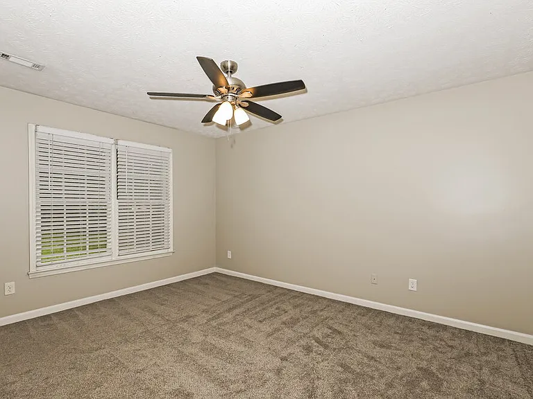 465 Rosehill Dr — Photo 9