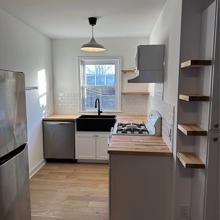 1st image of 141 Oakland Ave Floor 1