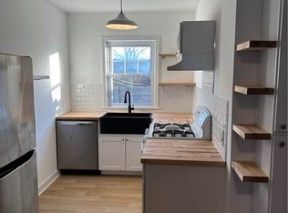 141 Oakland Ave FLOOR 1, Pawtucket, RI 02861