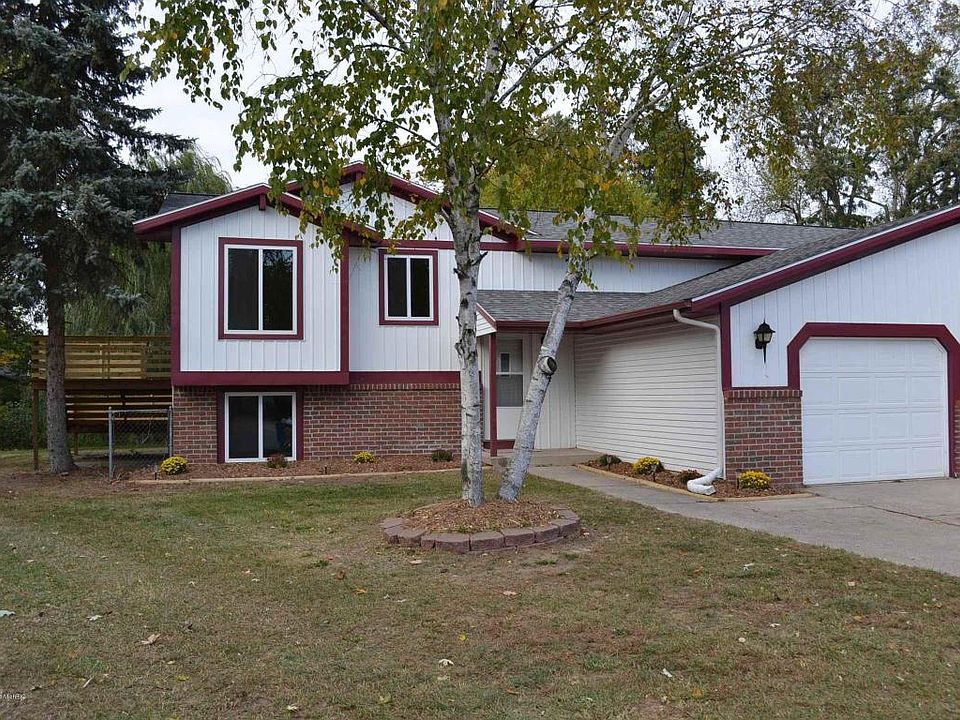 1st image of 377 Pine Pl SE