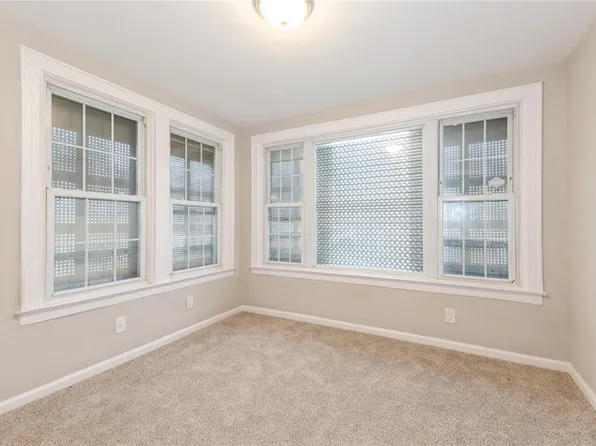 194-56 Murdock Avenue image 3 of 19