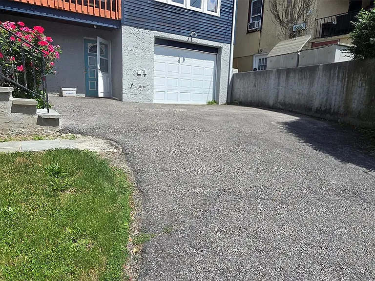 24 Anderson Ave — Photo 16
