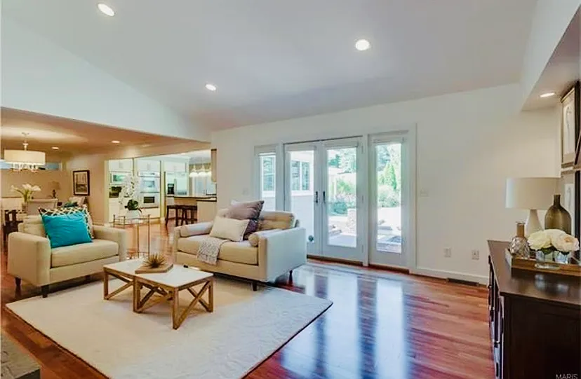 4 bed, 4234 sqft, $6,500 — Photo 2